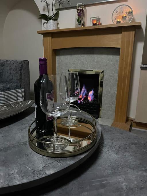 Gated Home Close To Birmingham City Centre Buitenkant foto