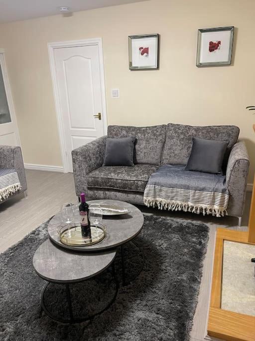 Gated Home Close To Birmingham City Centre Buitenkant foto