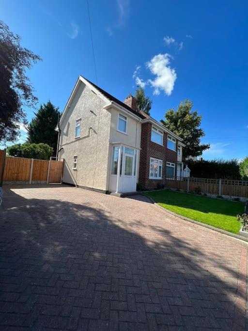 Gated Home Close To Birmingham City Centre Buitenkant foto